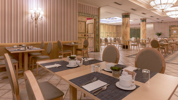 Exe Reina Isabel Restaurant
