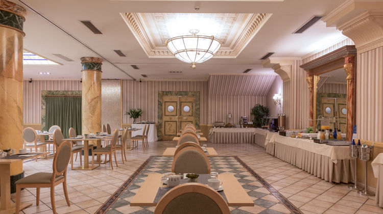Exe Reina Isabel Restaurant