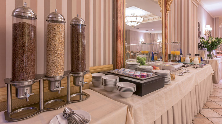 Exe Reina Isabel Restaurant