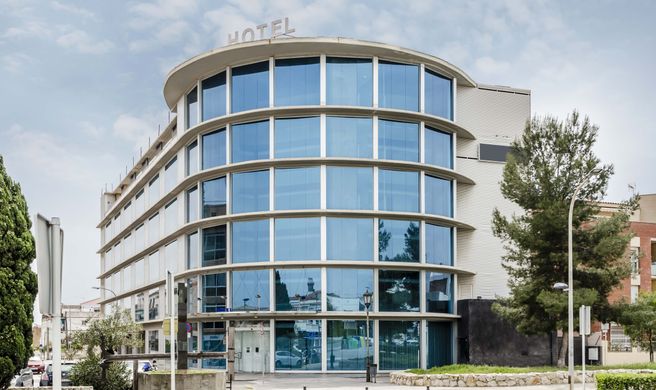 Exe Cunit Suites & Spa Exterior