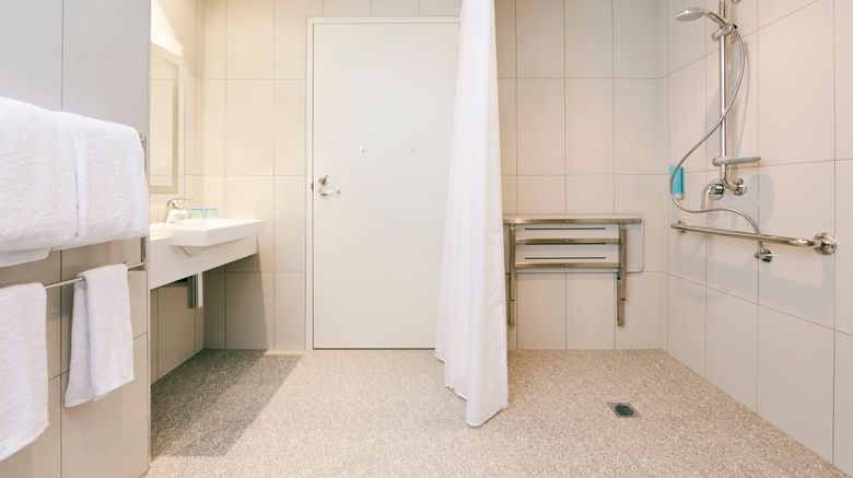 <b>Holiday Inn Express Adelaide City Centre Room</b>. Images powered by <a href="https://www.leonardoworldwide.com/" title="Leonardo Worldwide" target="_blank">Leonardo</a>.