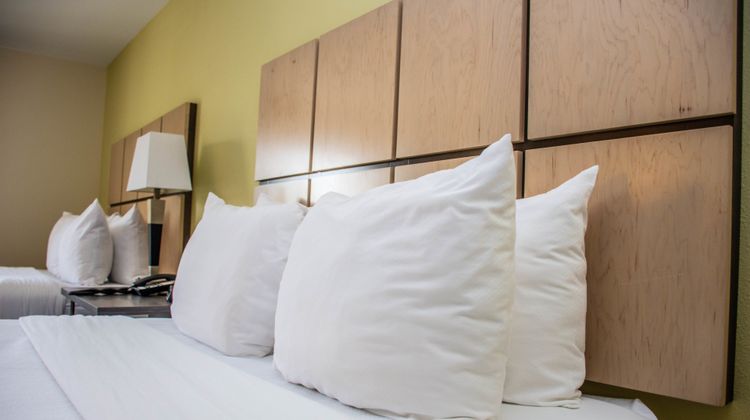 Candlewood Suites Overland Park-W 135th Room
