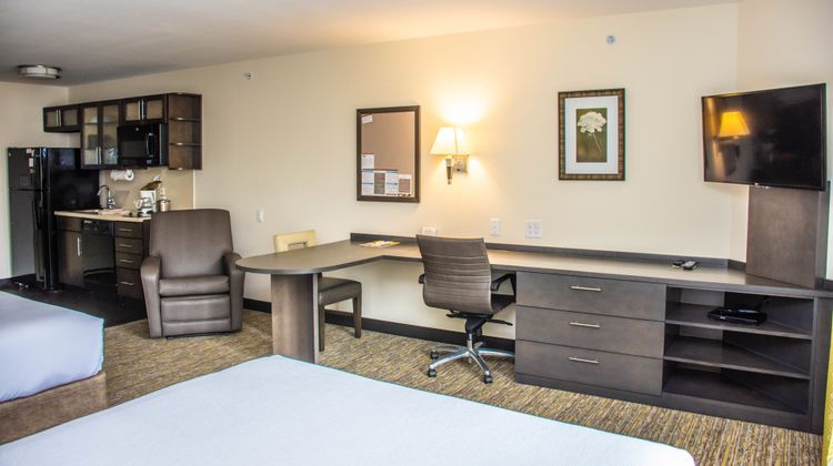 Candlewood Suites Overland Park-W 135th Room