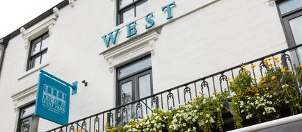 The West Park Hotel & Pub Exterior