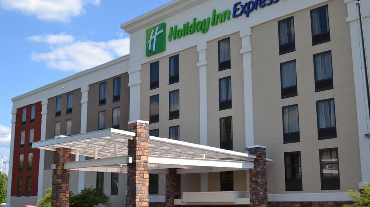 Holiday Inn Express & Suites Antioch Exterior