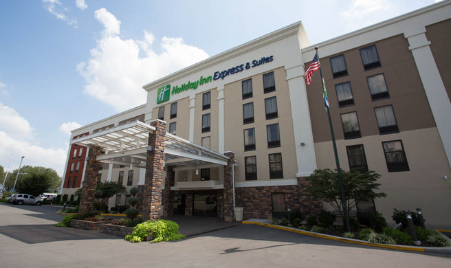 Holiday Inn Express & Suites Antioch Exterior