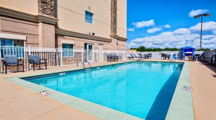 Holiday Inn Express Hotel & Suites Pool