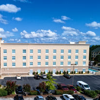 Holiday Inn Express Hotel & Suites