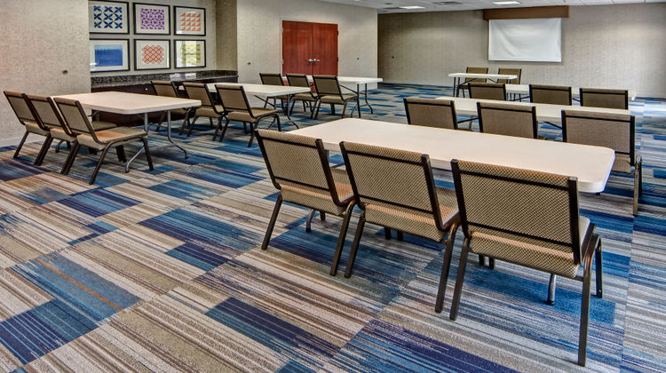 Holiday Inn Express Hotel & Suites Meeting