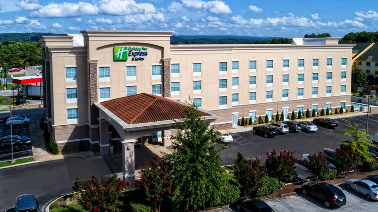 Holiday Inn Express Hotel & Suites Exterior