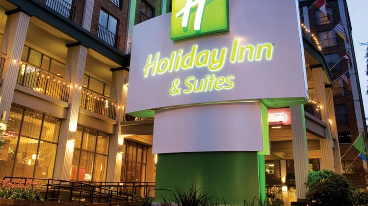Holiday Inn & Suites Vancouver Downtown Exterior