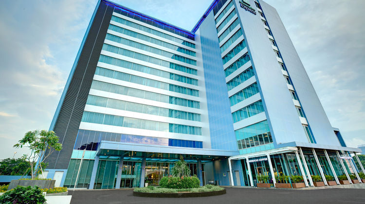Holiday Inn Express Jakarta Intl Expo Exterior