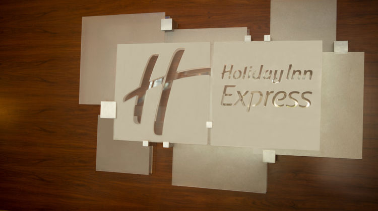 Holiday Inn Express Jakarta Intl Expo Lobby