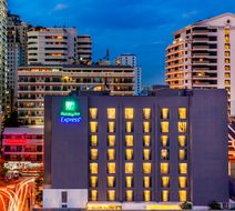Holiday Inn Express Bangkok Sukhumvit 11 Exterior