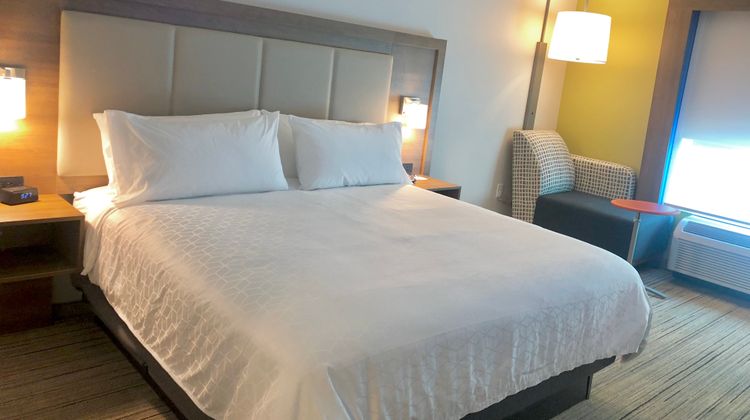 Holiday Inn Express Raleigh Arpt Brier Room