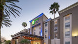 Holiday Inn Express & Suites Exterior