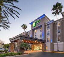 Holiday Inn Express & Suites Exterior