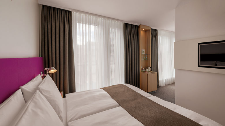 <b>Holiday Inn Frankfurt Alte Oper Room</b>. Images powered by <a href="https://www.leonardoworldwide.com/" title="Leonardo Worldwide" target="_blank">Leonardo</a>.