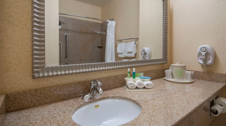 Holiday Inn Express Suites Bakersfield Room