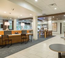 Holiday Inn Express & Suites South Lobby