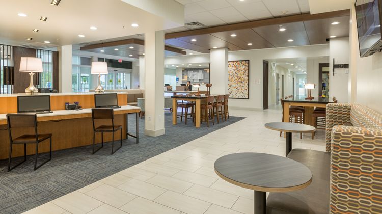 Holiday Inn Express & Suites South Lobby
