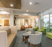 Holiday Inn Express & Suites South Lobby