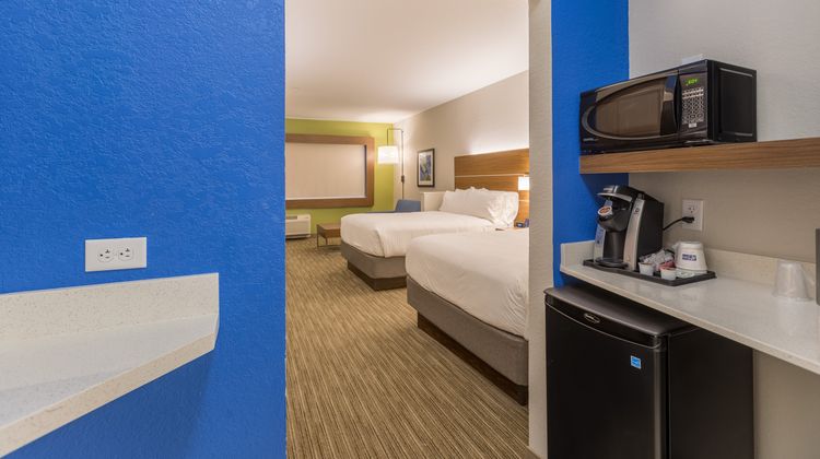 Holiday Inn Express & Suites South Suite