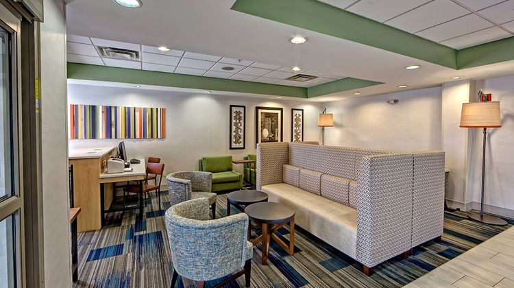 Holiday Inn Express Lobby