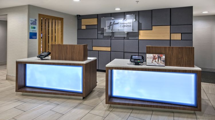 Holiday Inn Express Lobby