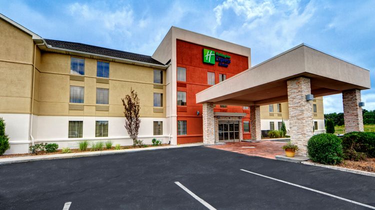 Holiday Inn Express Exterior