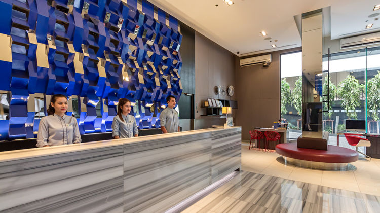 Holiday Inn Express Siam Lobby