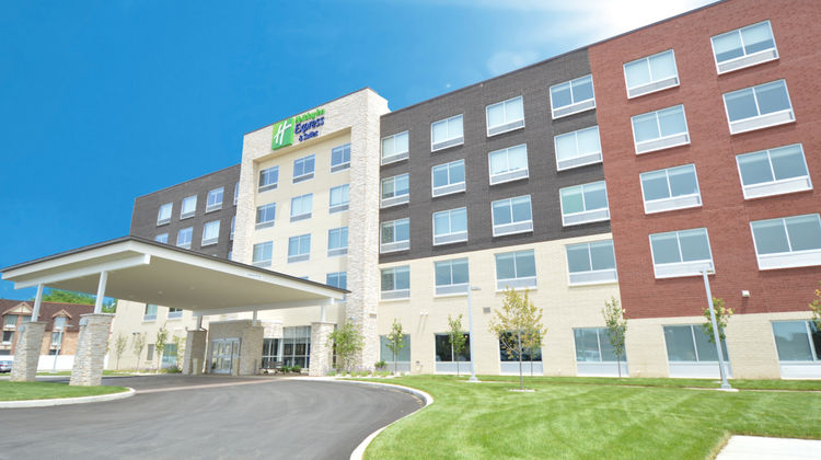 Holiday Inn Express & Suites Toledo West Exterior