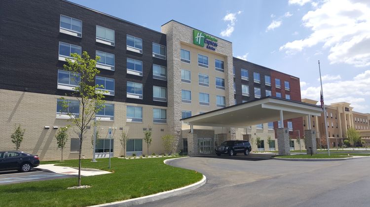 Holiday Inn Express & Suites Toledo West Exterior