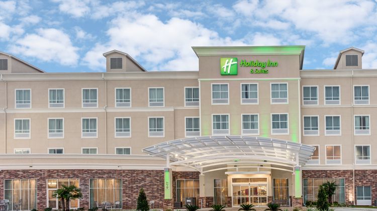 Holiday Inn & Suites Lafayette North Exterior