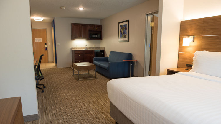 Holiday Inn Express Elkhart Suite
