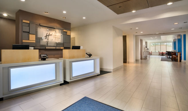 Holiday Inn Express Hotel & Suites Lobby