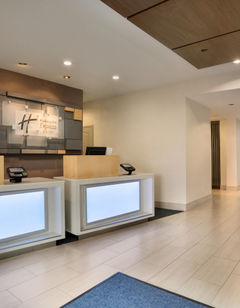 Holiday Inn Express Hotel & Suites