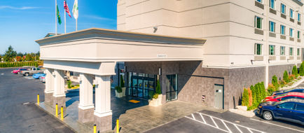 Holiday Inn Tacoma Mall Exterior