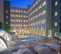 Melrose Hotel Exterior