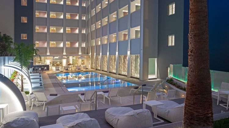 Melrose Hotel Exterior