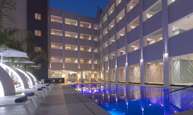 Melrose Hotel Exterior