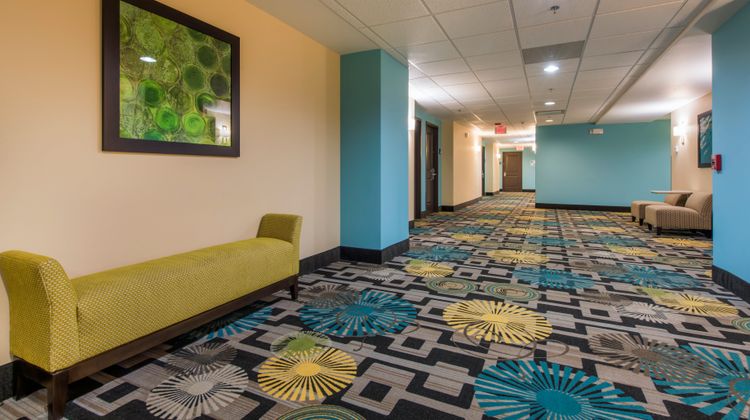 Holiday Inn Express Hotel & Suites Lobby