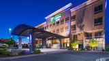 Holiday Inn Express Hotel & Suites Exterior