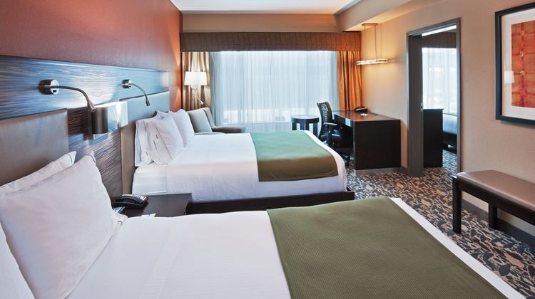 Holiday Inn Express/Suites North Dallas Suite