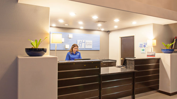 Holiday Inn Express Lobby