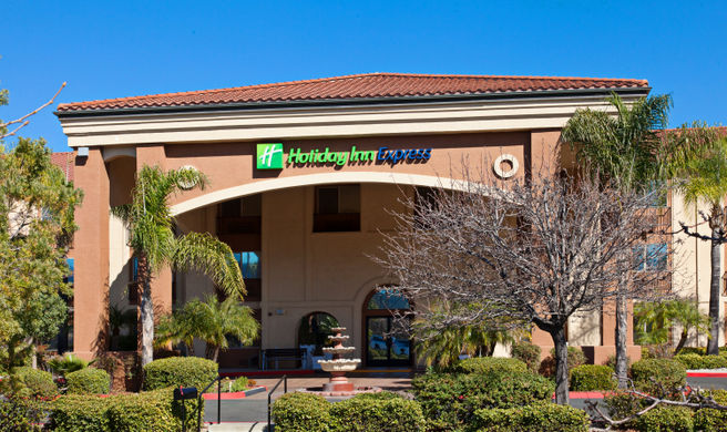Holiday Inn Express Exterior