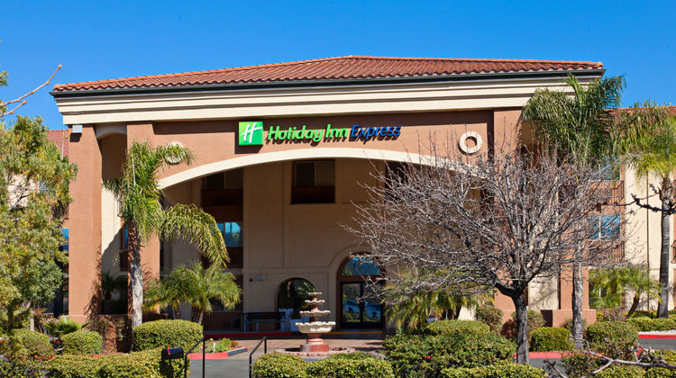 Holiday Inn Express Exterior