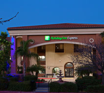 Holiday Inn Express Exterior
