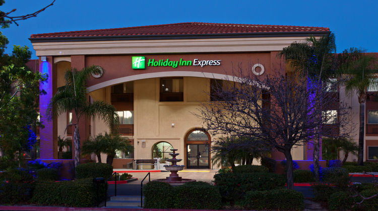 Holiday Inn Express Exterior