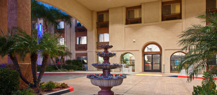 Holiday Inn Express Exterior